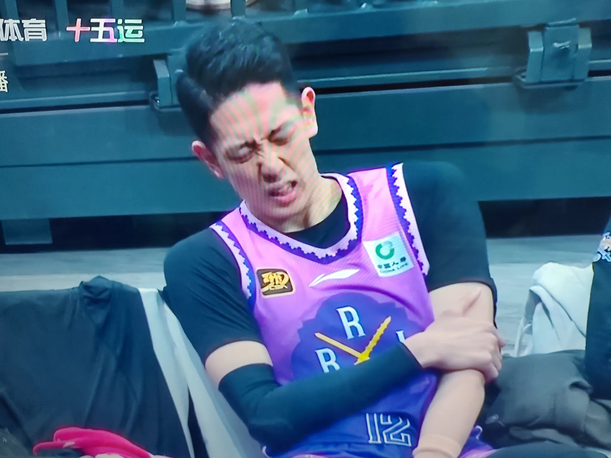 真实联赛中球员个人技术突破频现